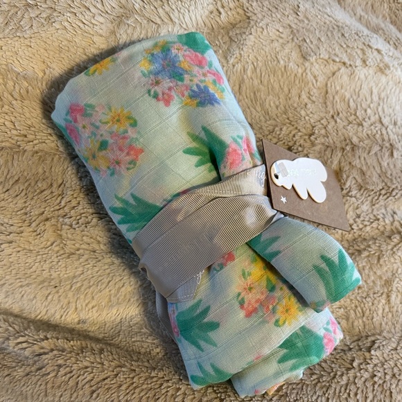 💙5/$25💙Angel Dear Viscose Swaddle 47x47 NWT - Picture 4 of 7